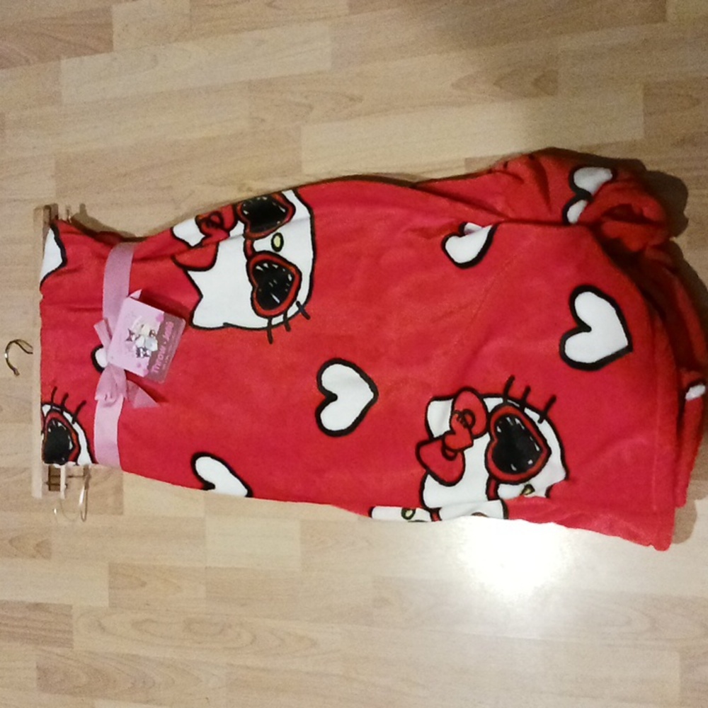 Hello Kitty Valentine’s Day Plush Blanket Red Hearts Sunglasses